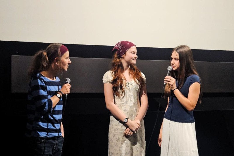 Anna Vasof und Schülerinnen der Klasse 3AB des BRG Wien III Boerhaavegasse im Rahmen von Jugendliche Programmieren 2025 (Foto: ÖFM © Anna Dohnalek)