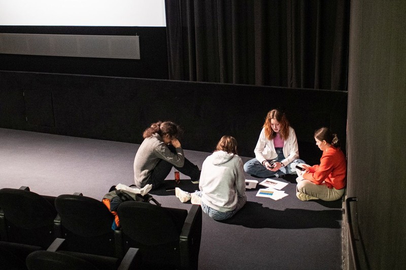 Jugendliche programmieren 2023 (Foto: Vienna Shorts © Sebastian Kraner)