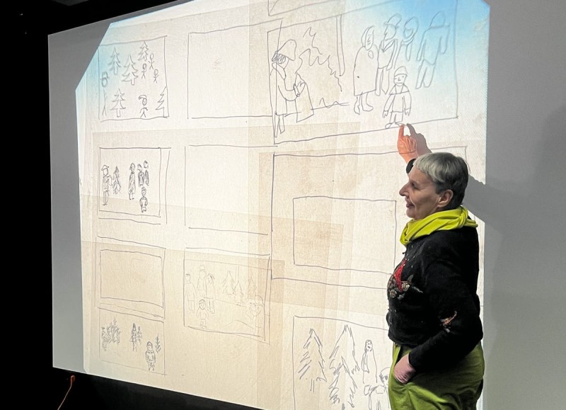 Hanna Schimek in der LV "DA SCHAU HER! Alltagsbeobachtungen mit Amateurfilm", TFM, WiSe 2025/26 (Foto: ÖFM © Katharina Müller)