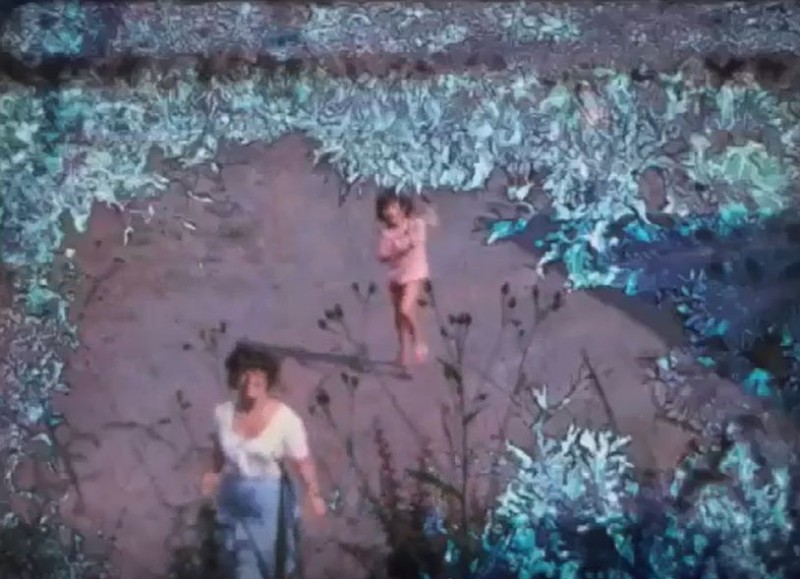 Eine Schmalfilmrolle im Stadium des Zerfalls