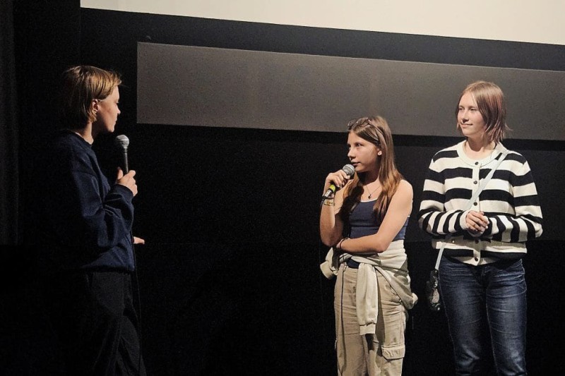 Viktoria Schmid und Schülerinnen der Klasse 3AB des BRG Wien III Boerhaavegasse im Rahmen von Jugendliche Programmieren 2025 (Foto: ÖFM © Anna Dohnalek)