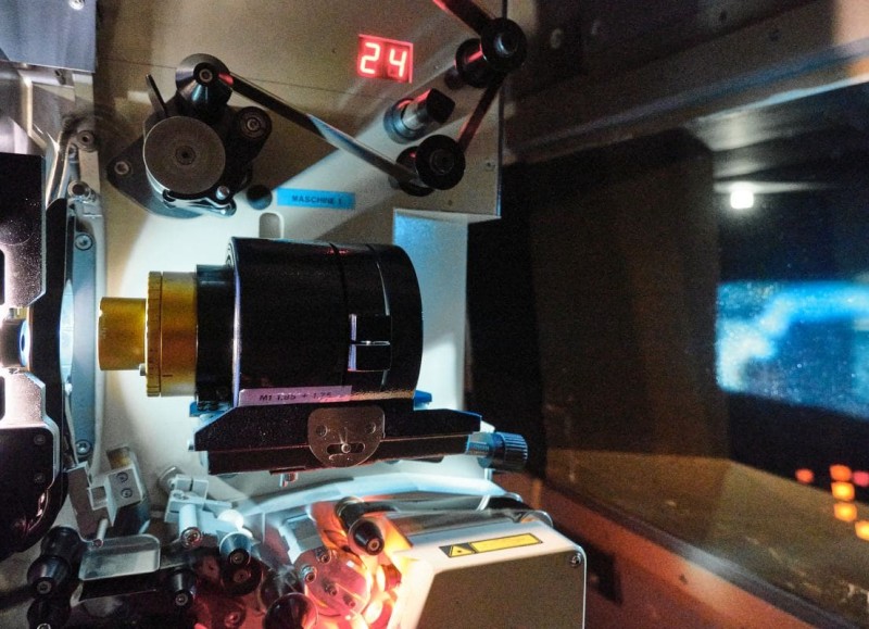 Filmprojektor in der Vorführkabine (Foto: ÖFM © Eszter Kondor)