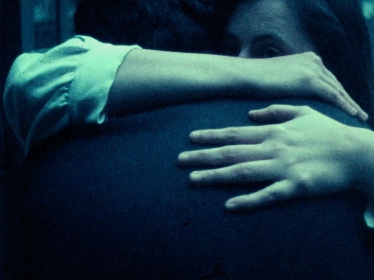 Silent Conversations (hugs), Eva Giolo