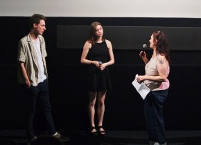 Elisabeth Streit im Gespräch mit Studierenden der Theater-, Film- und Medienwissenschaft (Foto: ÖFM © Anna Egerer)